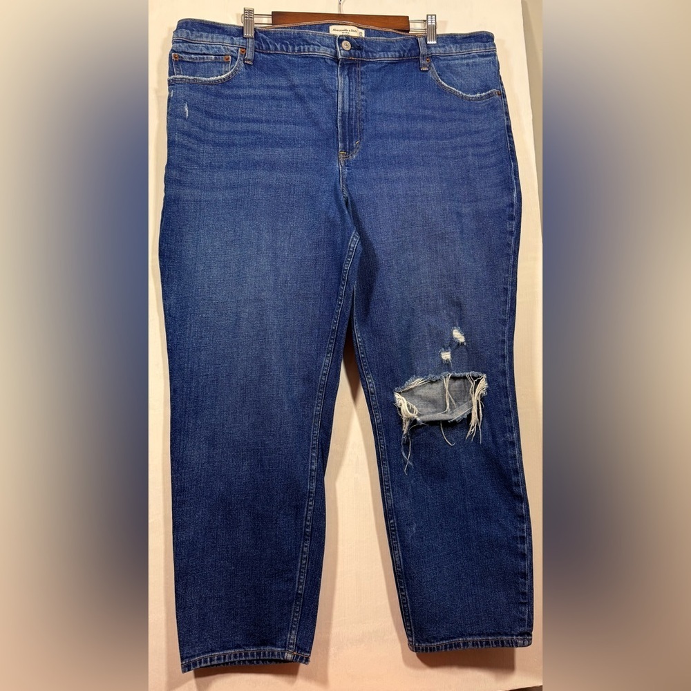 Women’s Abercrombie & Fitch Dark Blue Straight Leg Jeans Size 35